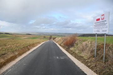 „Powodziówki” na drogach Powiatu Miechowskiego wykonane z końcem 2023 roku